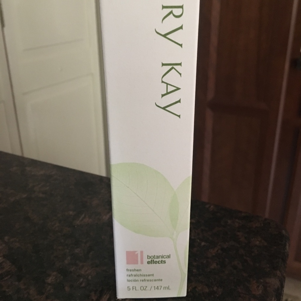 Mary Kay Botanical Effects freshening spray